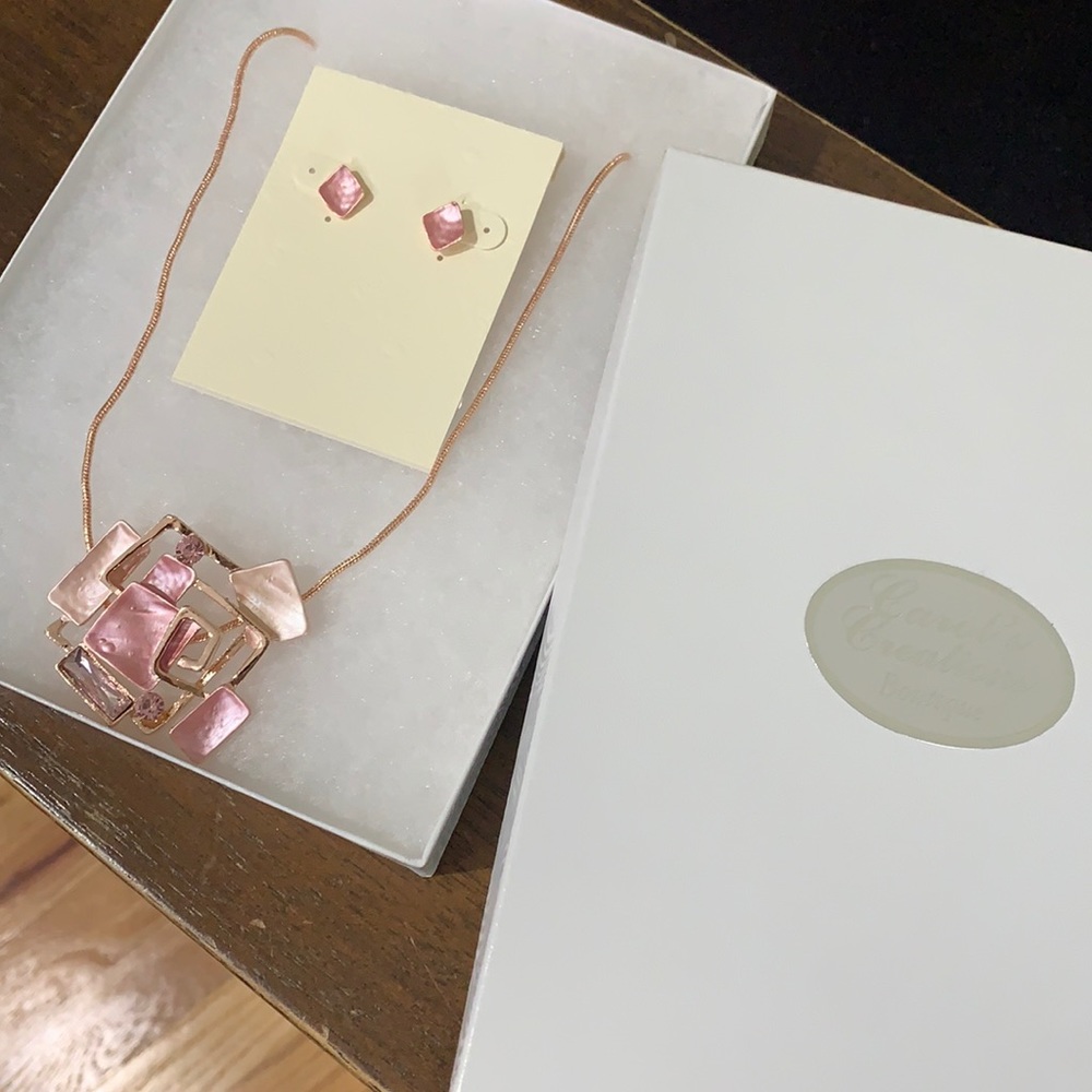 Boutique earring necklace set